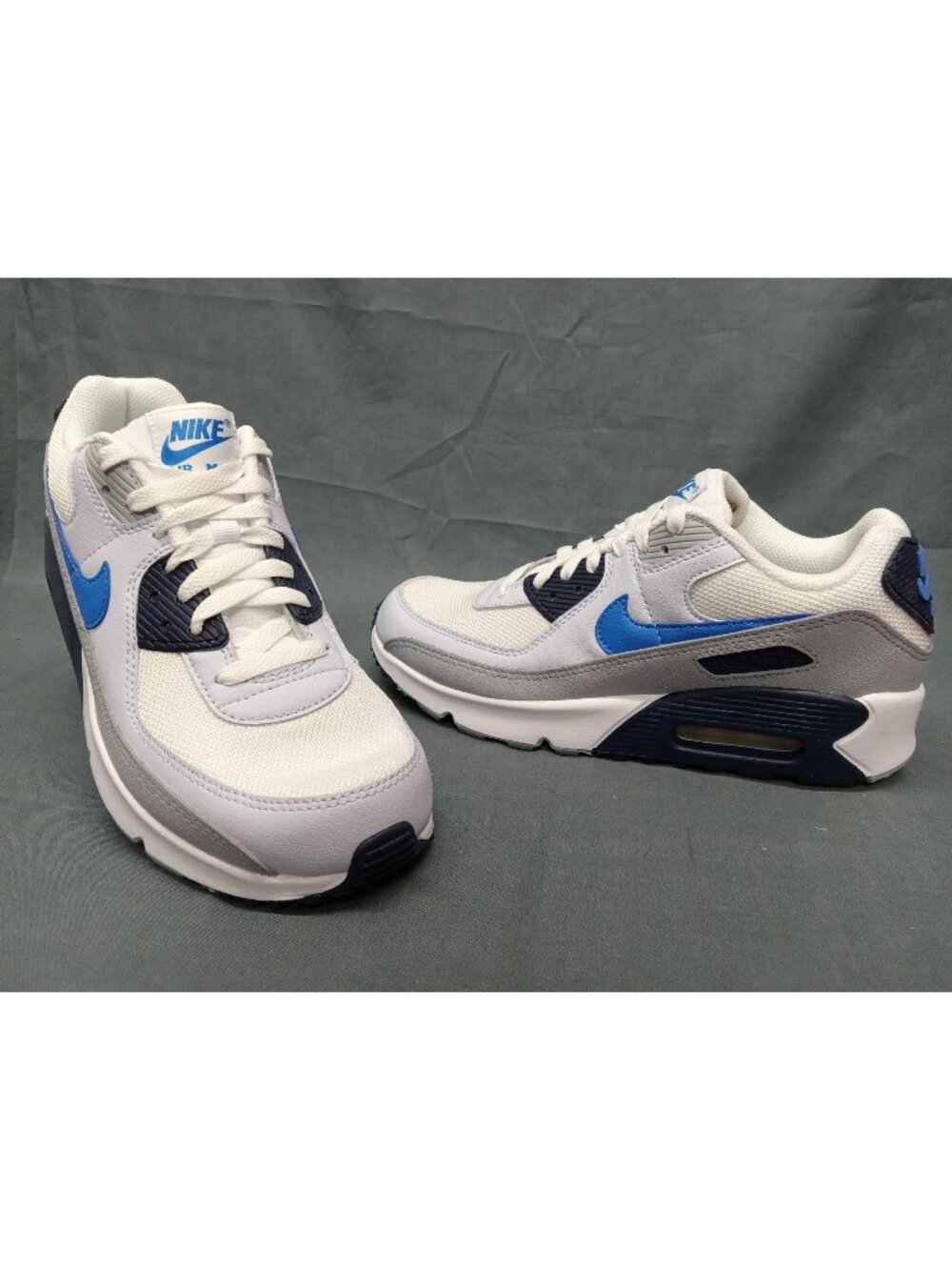 Nike Air Max 90 Mesh (GS) Sneakers White Blue Crystal Boys Size 3.5 NEW IN BOX!
